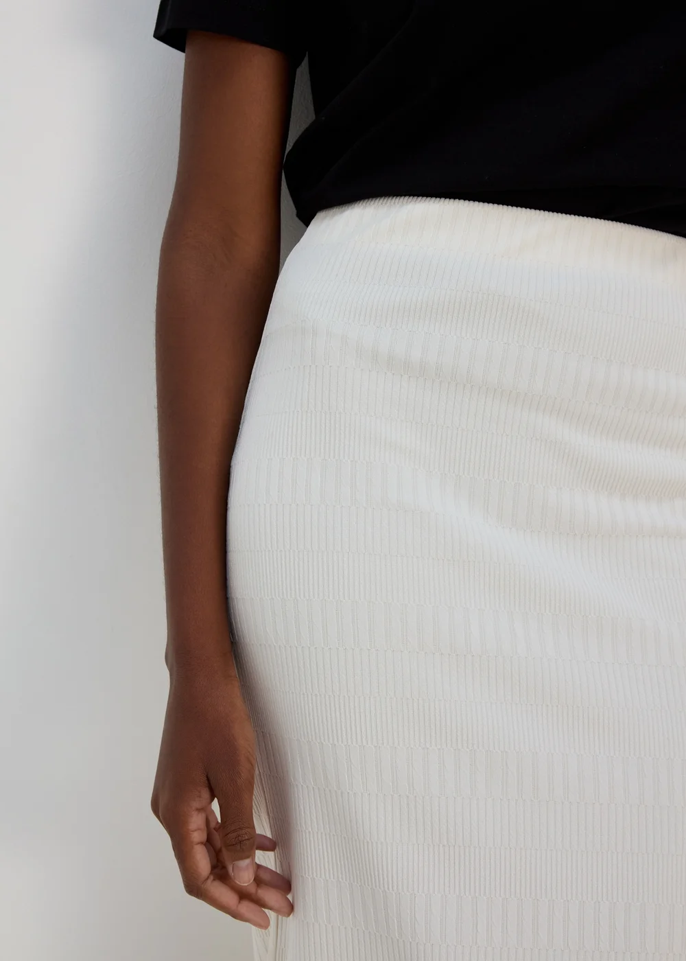 Ivory Textured Midi Skirt - Size 8 Image 3