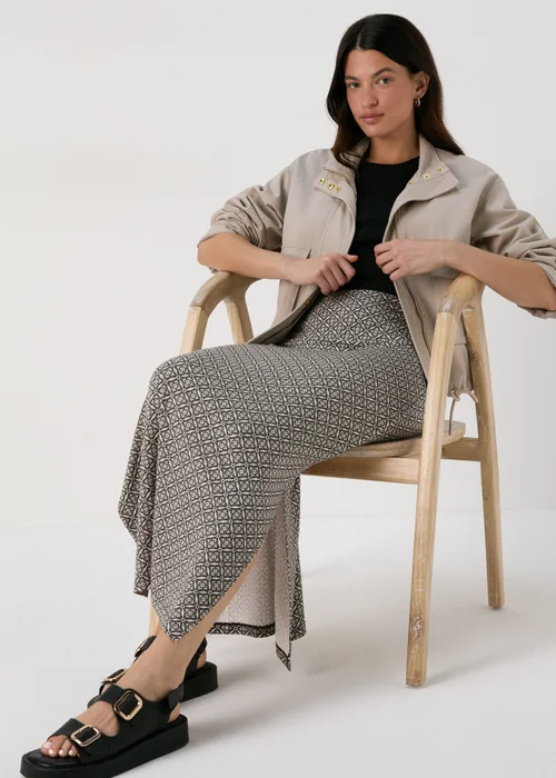 Black Tile Print Jersey Maxi Skirt - 8 Image 4