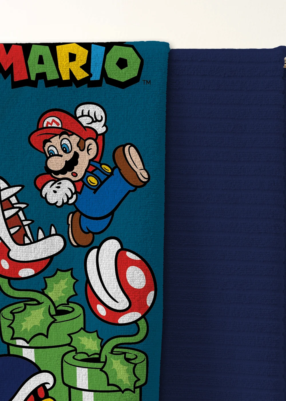 Super Mario Leaping Towel - 70x140cm Image 4