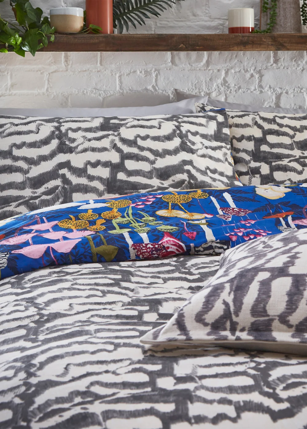 furn. Amanita Abstract Mushroom Duvet Cover Set Cobalt - Single Image 4