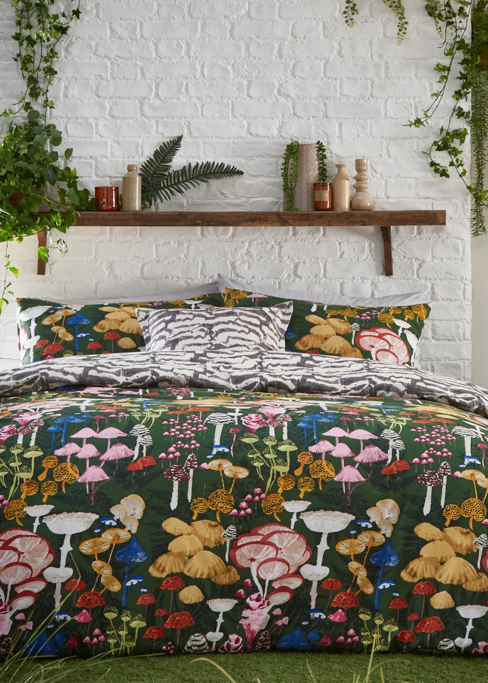 furn. Amanita Abstract Mushroom Duvet Cover Set - Single Image 1