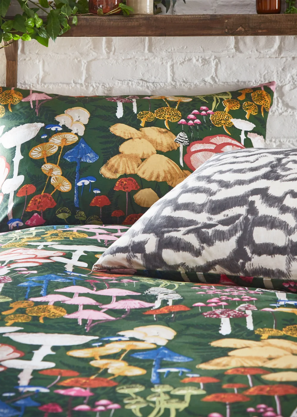 furn. Amanita Abstract Mushroom Duvet Cover Set - Single Image 3