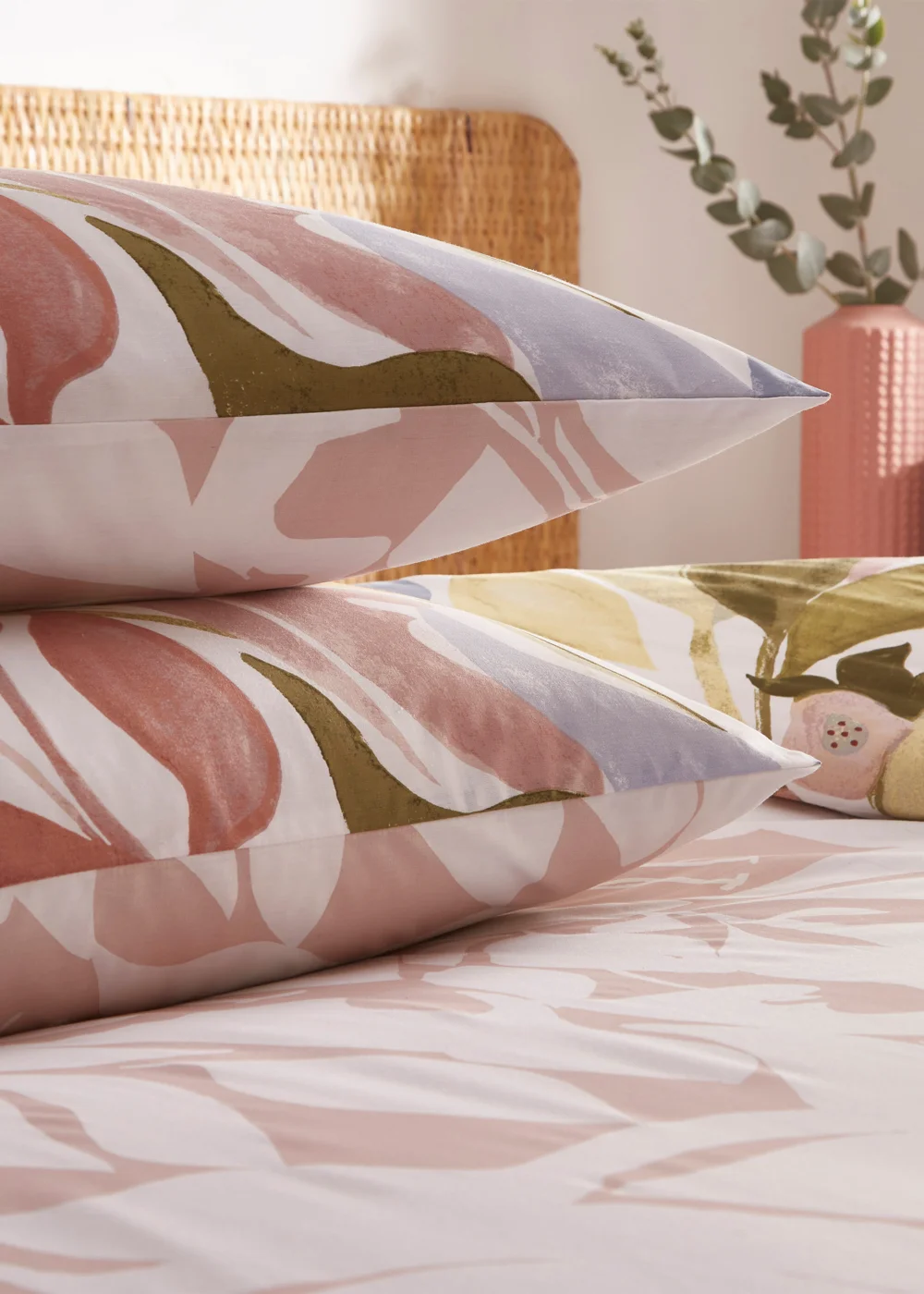 furn. Amarosa Abstract Floral Duvet Cover Set Pink - Single Image 4