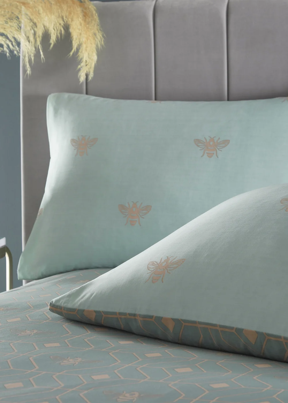 furn. Bee Deco Geometric Duvet Cover Set Eau De Nil - Single Image 2