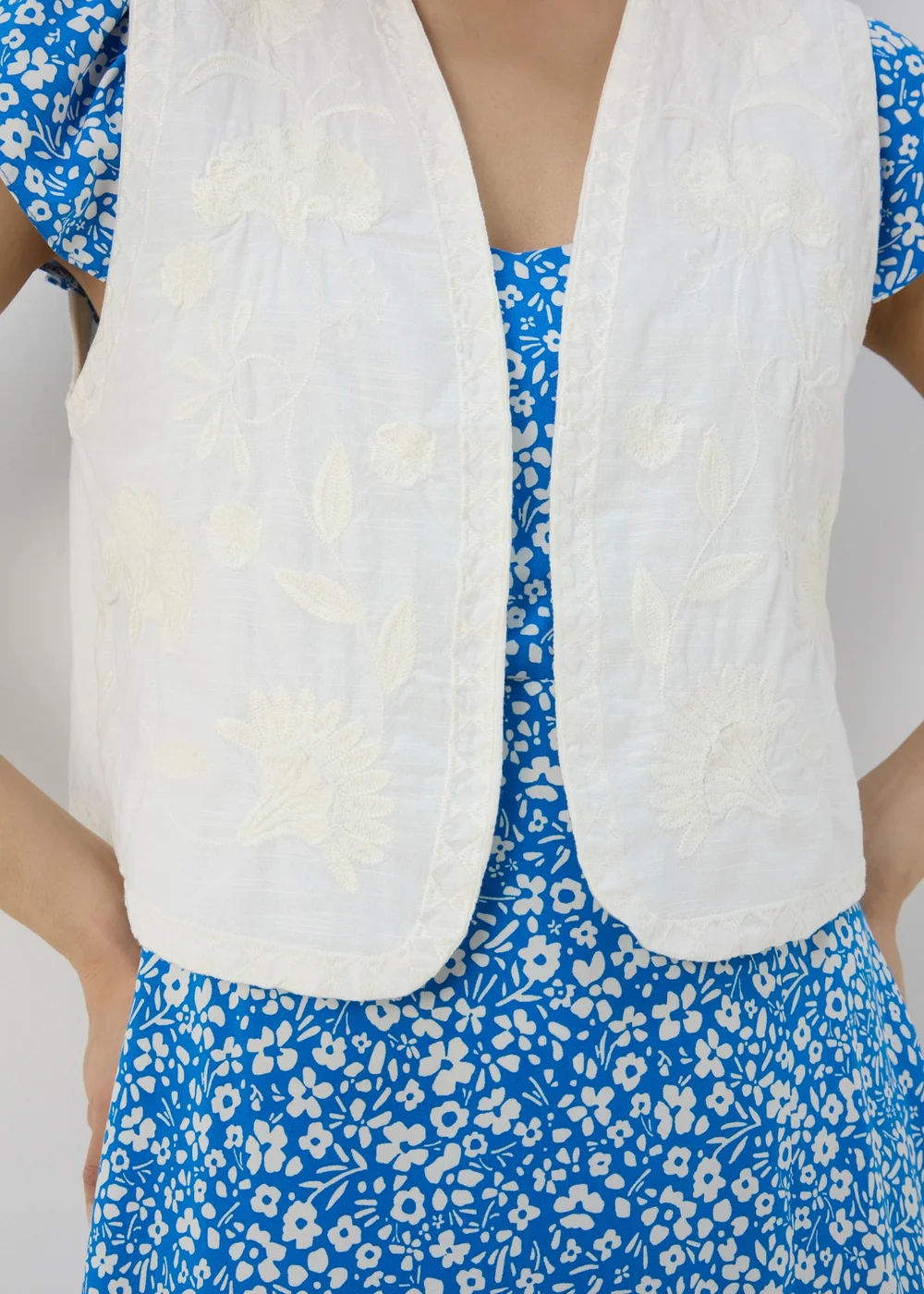 White Embroidered Waistcoat - 8 Image 3