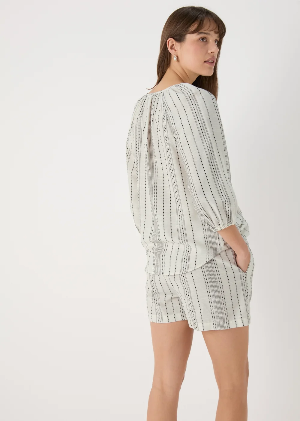 Cream Co Ord Shorts - 8 Image 2