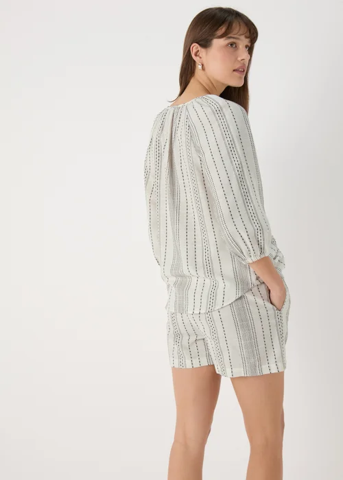 Cream Co Ord Shorts - 8 Image 2