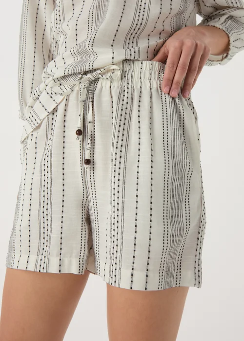 Cream Co Ord Shorts - 8 Image 3