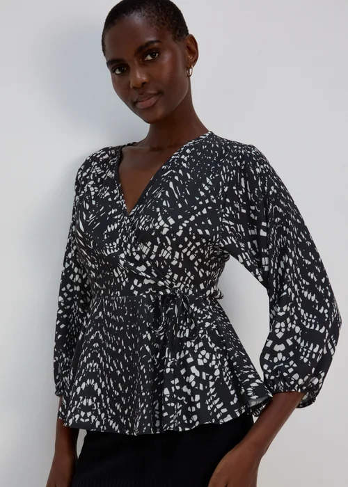 Black Mono Print Mock Wrap Top - Size 8 Image 3