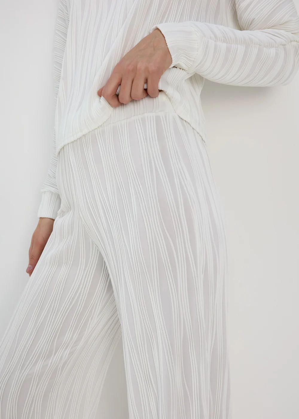 Cream Pleated Trousers - 8 Image 3