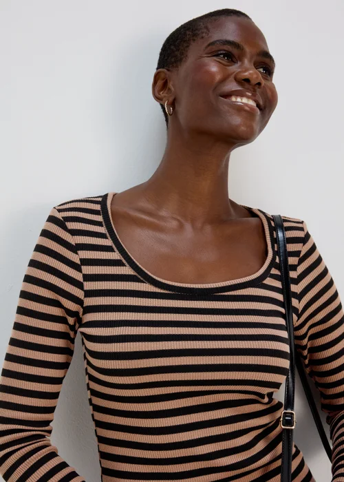 Camel Stripe Scoop Neck Top - 8 Image 3