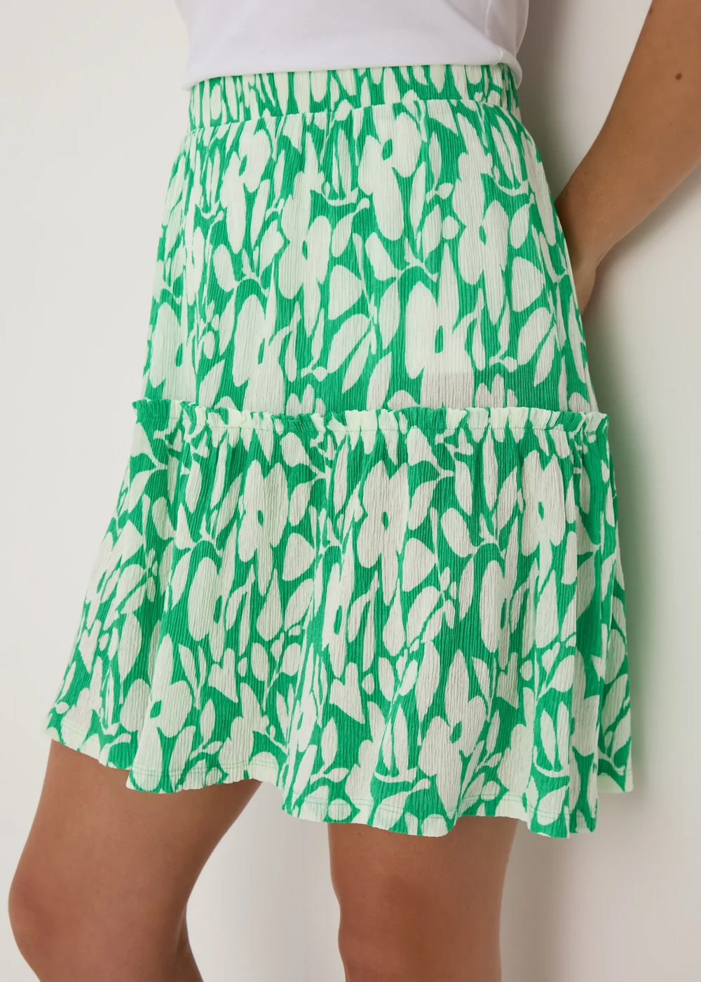 Green Tiered Mini Skirt - Size 8 Image 3