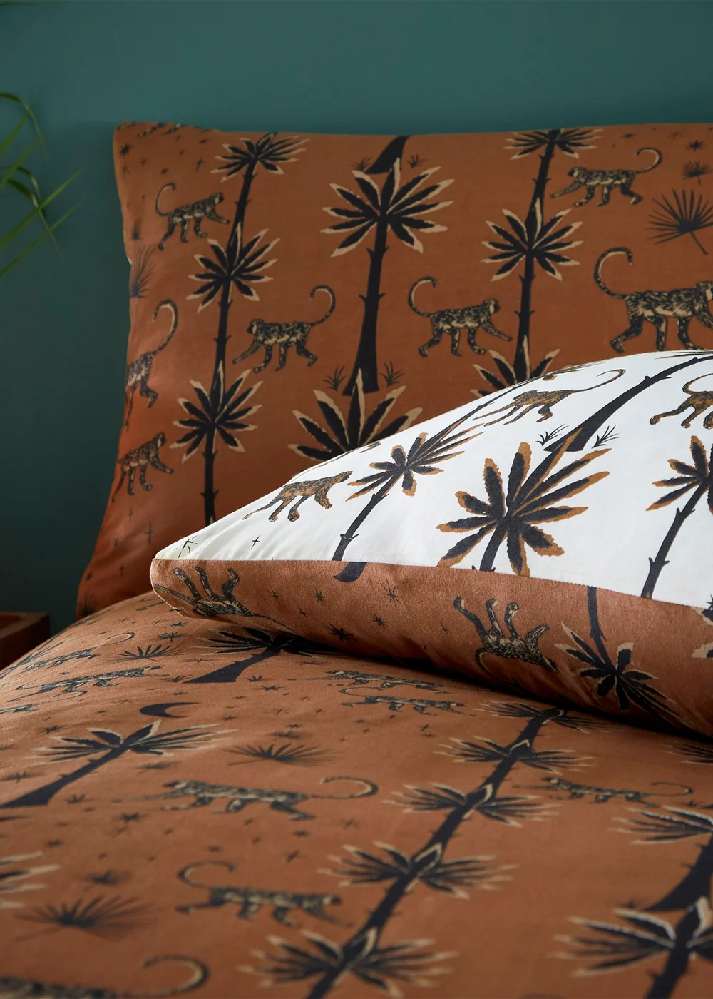 furn. Desert Monkey Exotic Duvet Cover Set - Single Image 2