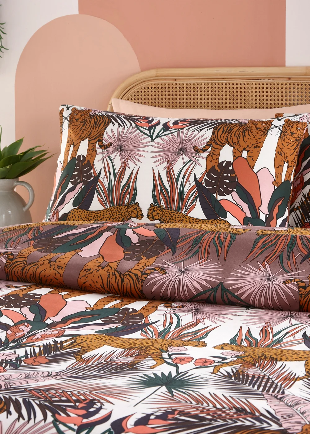 furn. Kaihalulu Exotic Floral Duvet Cover Set - Single Image 4