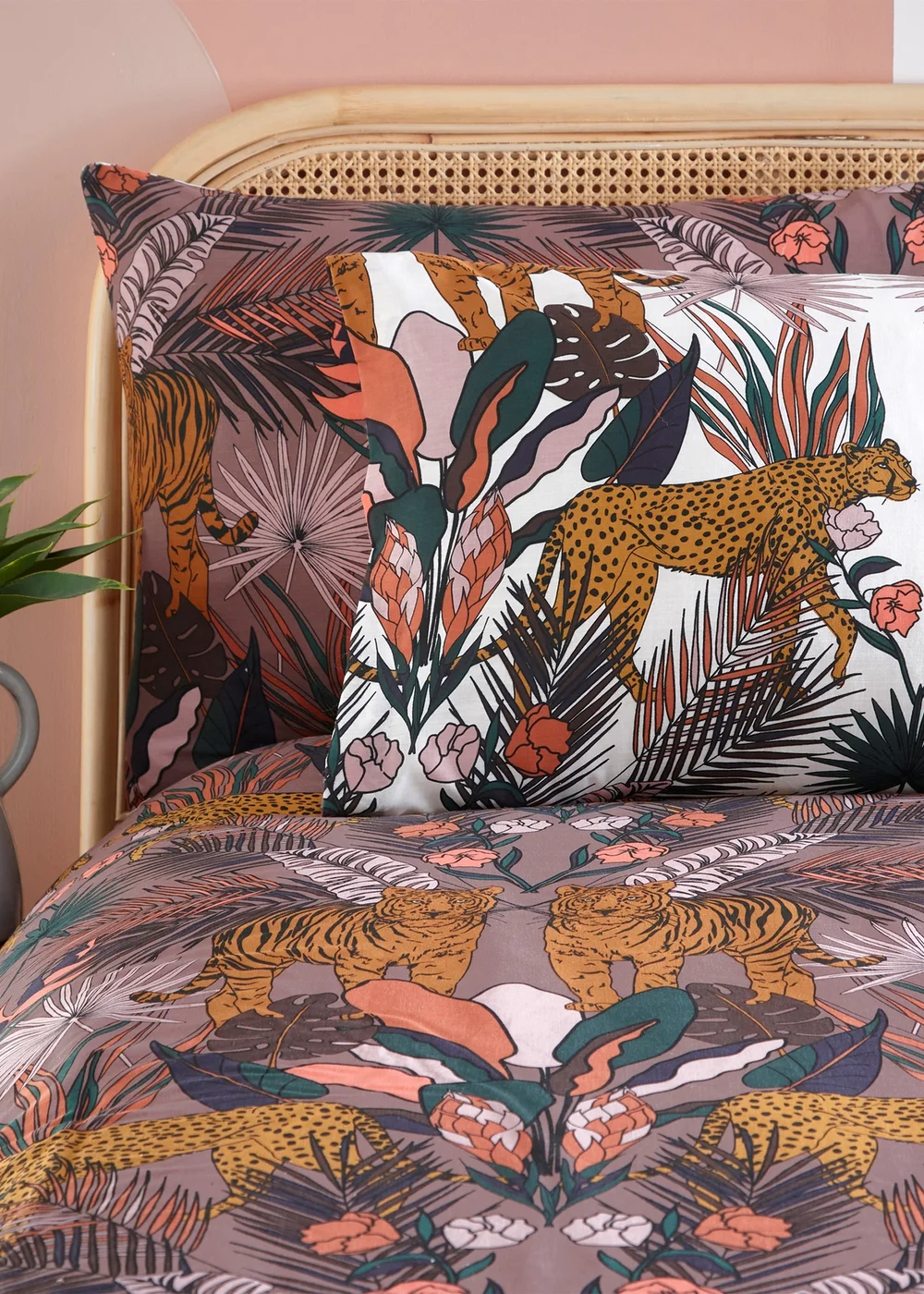 furn. Kaihalulu Exotic Floral Duvet Cover Set - Single Image 3