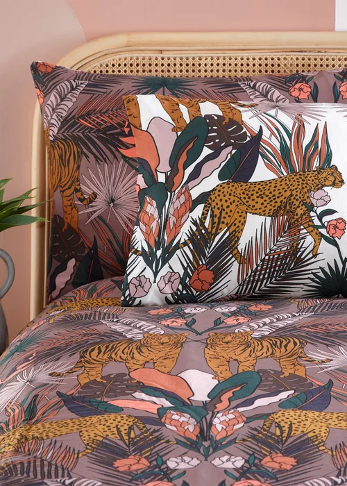 furn. Kaihalulu Exotic Floral Duvet Cover Set - Single Image 3