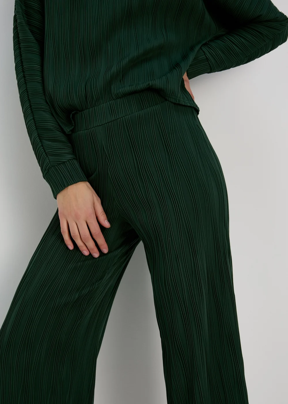 Green Textured Wide Leg Trousers - 8 Image 3