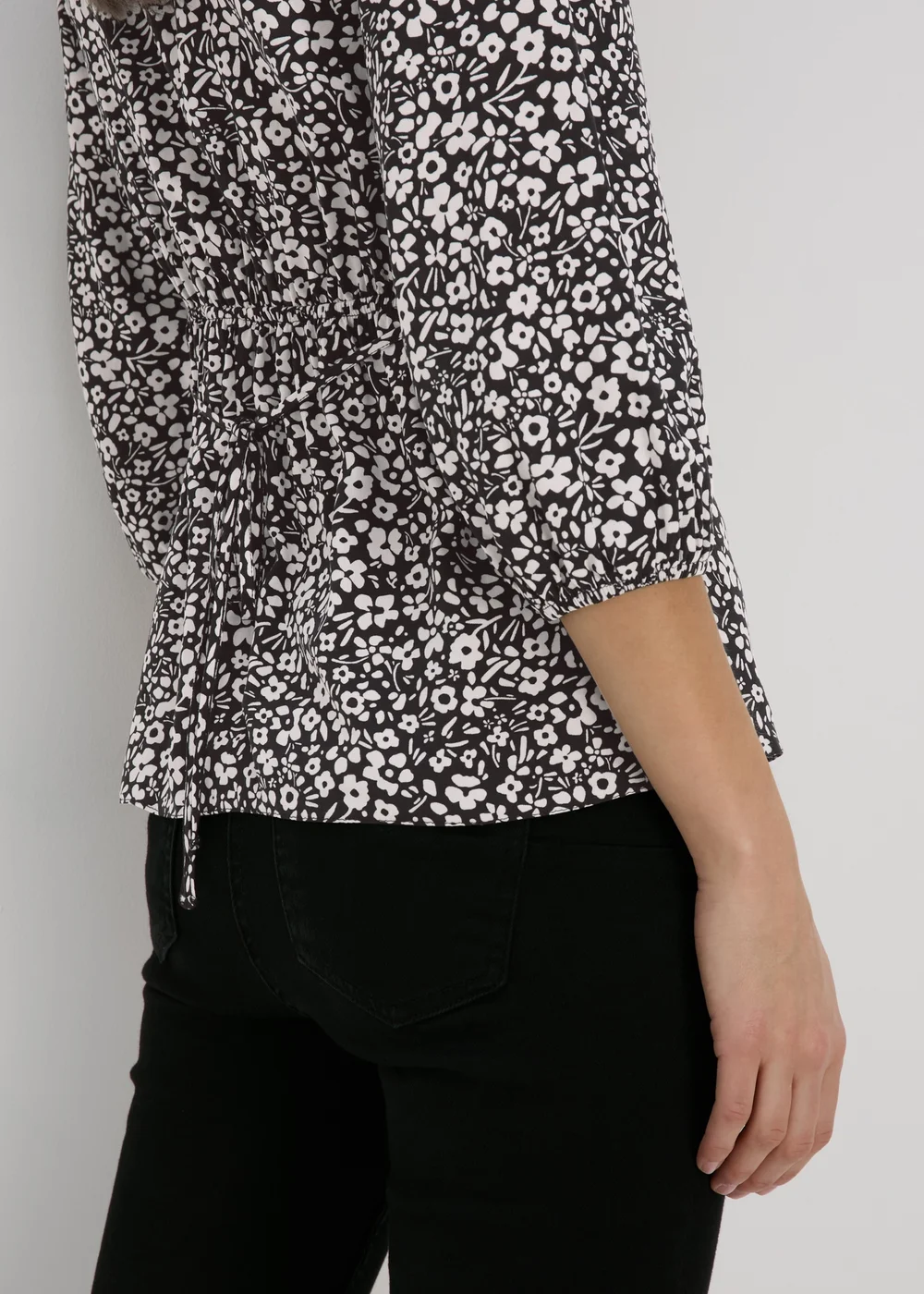 Black Mono Floral Print Empire Seam Top - Size 8 Image 3
