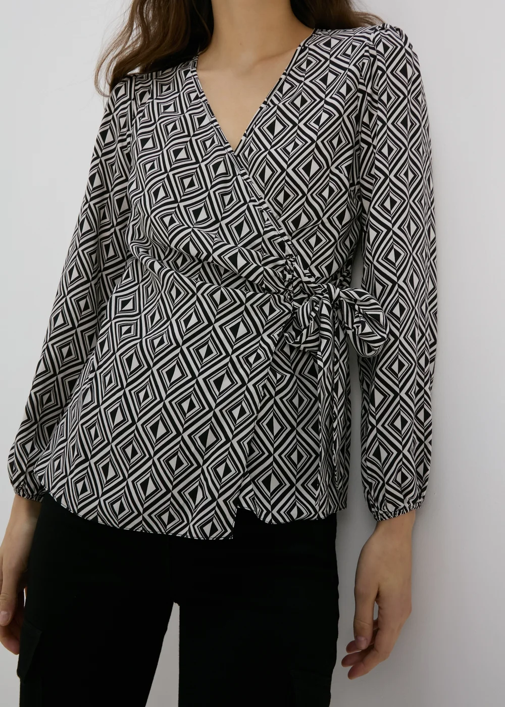 Black Geo Print Wrap Top - Size 8 Image 3