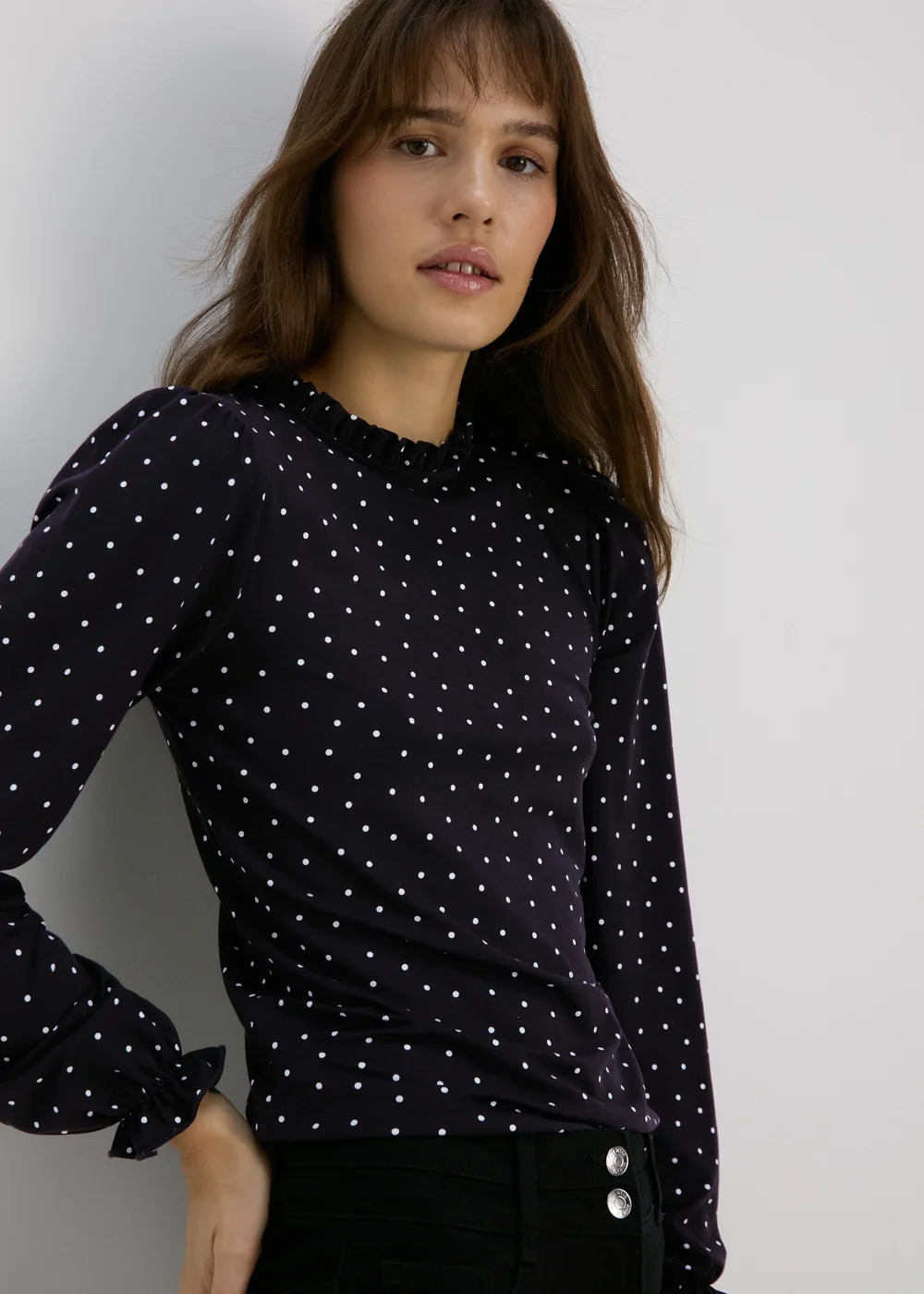 Black Spotted Piecrust Collar Jersey Top - Size 8 Image 3