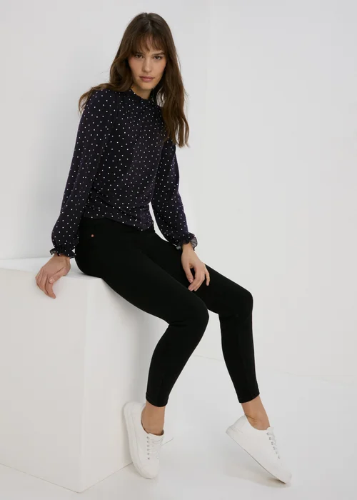 Black Spotted Piecrust Collar Jersey Top - Size 8 Image 4