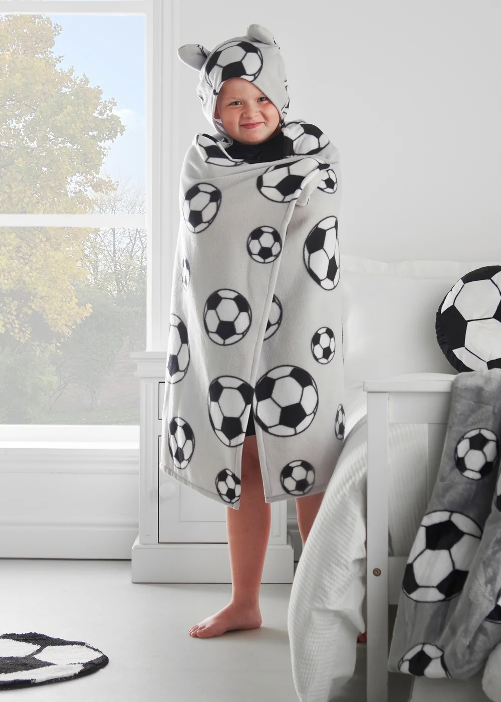 Catherine Lansfield Cosy Football Fleece Hooded Blanket - One Size Image 2
