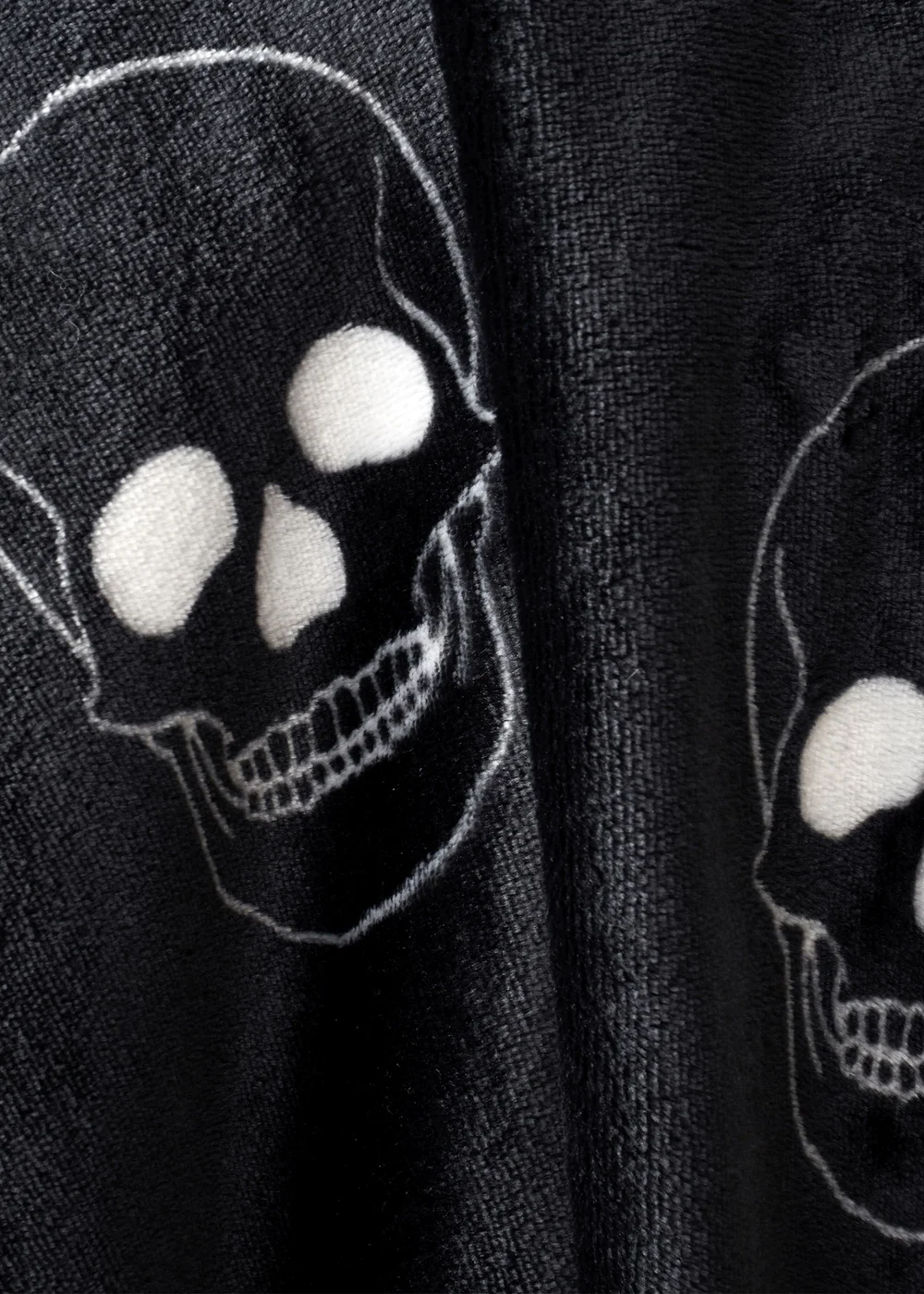 Catherine Lansfield Skulls Cosy Fleece 130x170cm Blanket Throw Grey - One Size Image 5