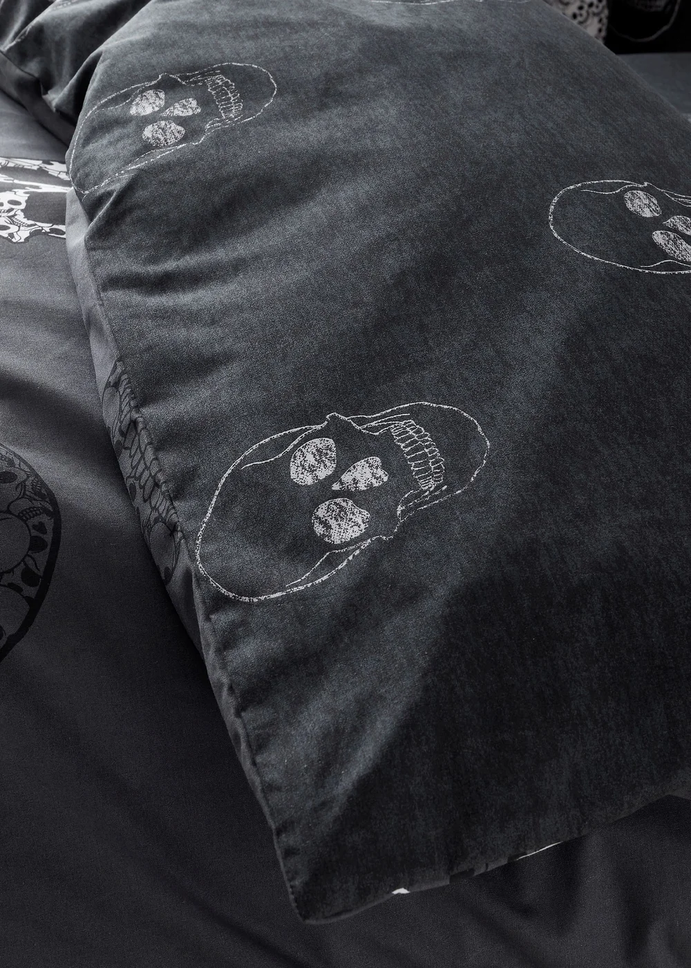 Catherine Lansfield Skulls Reversible Duvet Cover Set Grey - Single Image 4