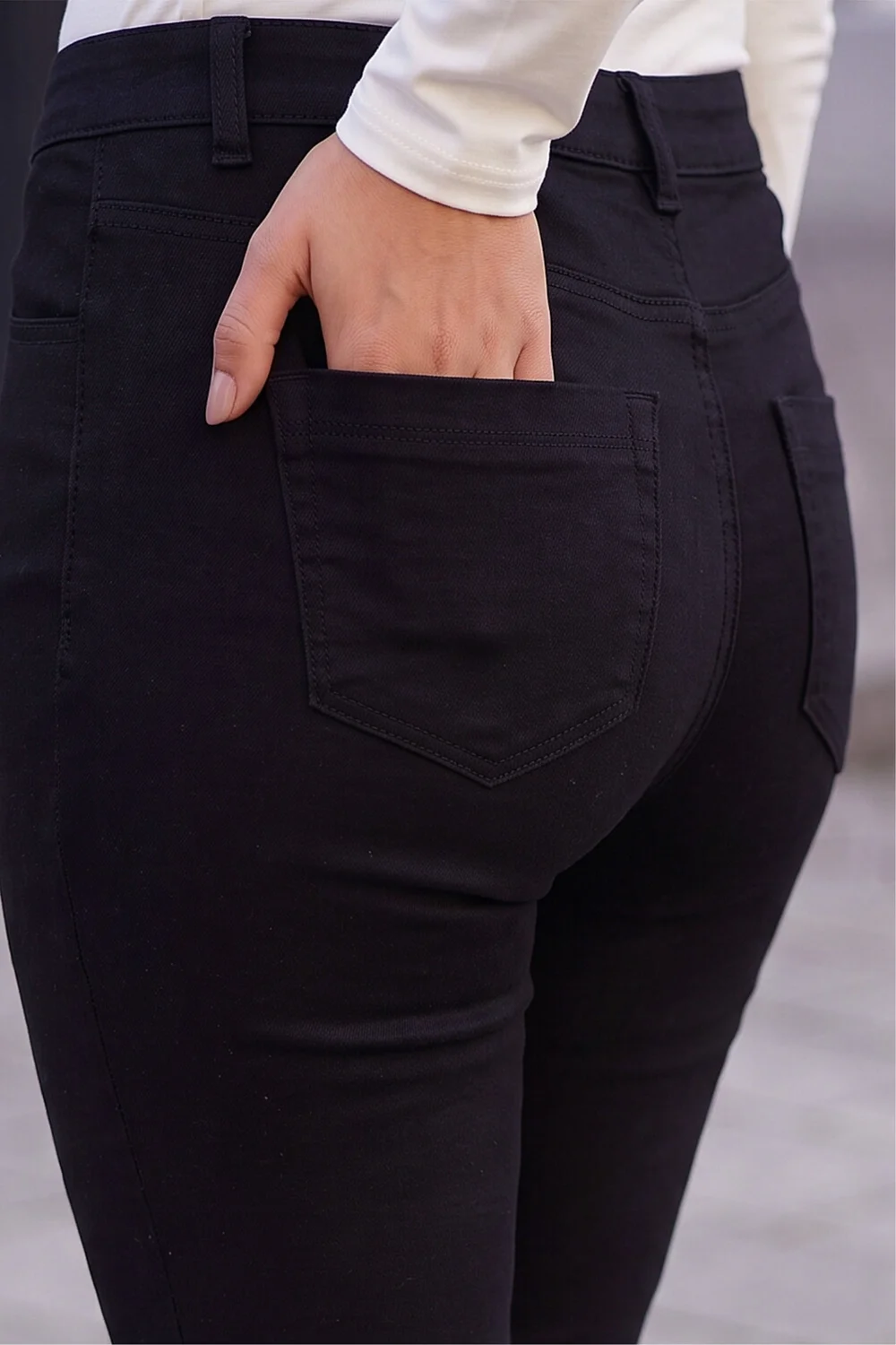 Roman Black Ultimate Denim Cropped Jegging (29 Inch) - 10 Image 4
