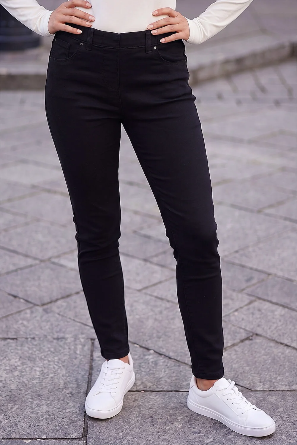 Roman Black Ultimate Denim Cropped Jegging (29 Inch) - 10 Image 1