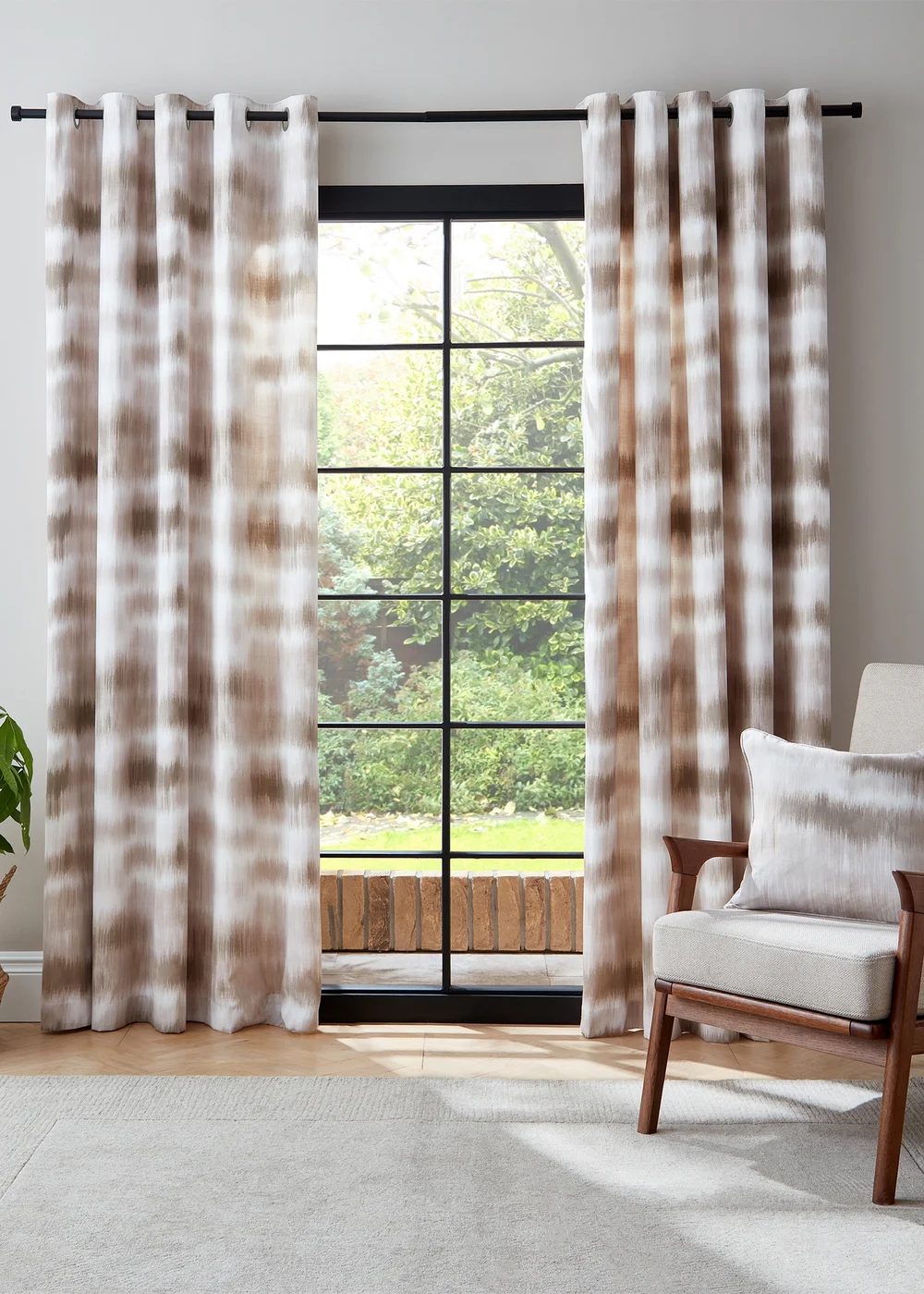 Catherine Lansfield Ombre Texture Thermal Eyelet Curtains - 46W X 54D (117x137cm) Image 1