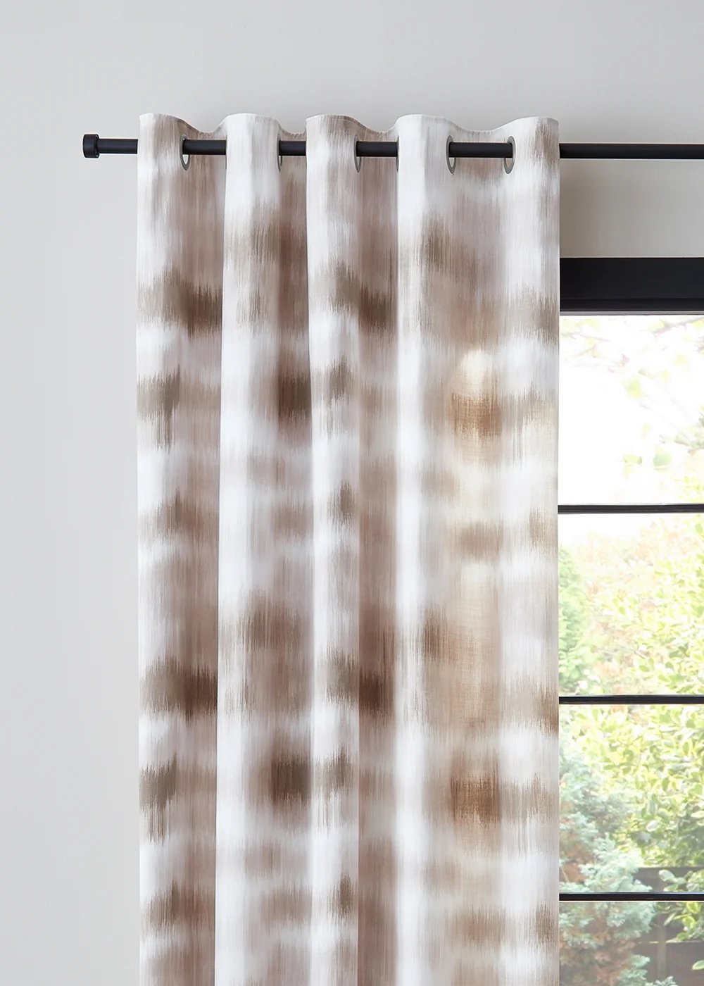 Catherine Lansfield Ombre Texture Thermal Eyelet Curtains - 46W X 54D (117x137cm) Image 3