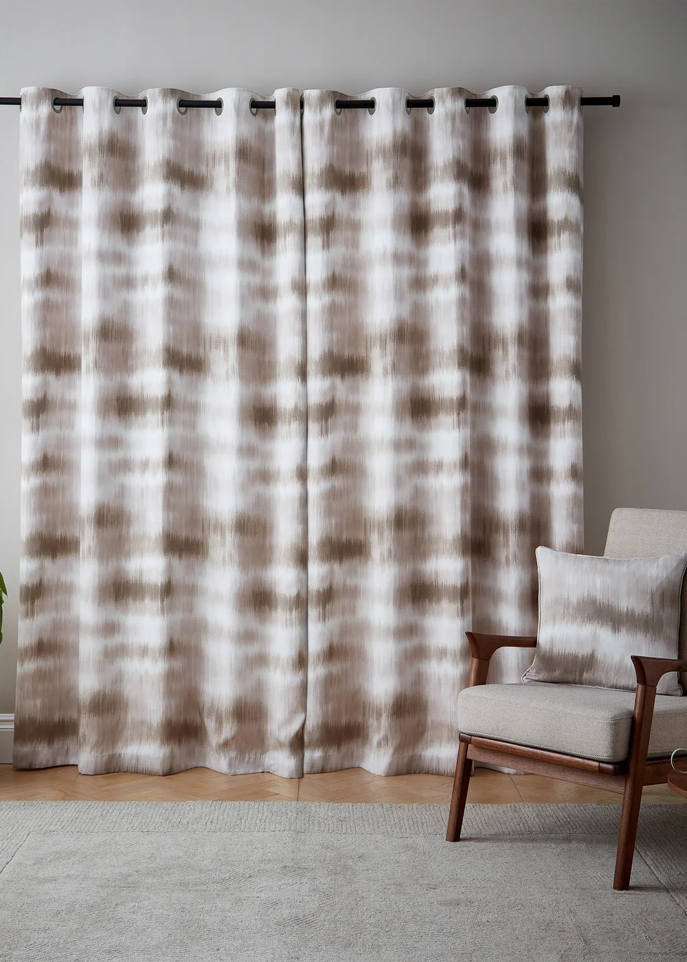 Catherine Lansfield Ombre Texture Thermal Eyelet Curtains - 46W X 54D (117x137cm) Image 2