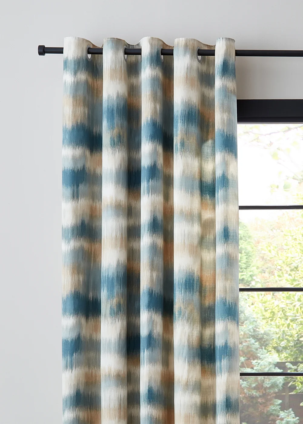Catherine Lansfield Ombre Texture Thermal Eyelet Curtains Teal Green - 46W X 54D (117x137cm) Image 3