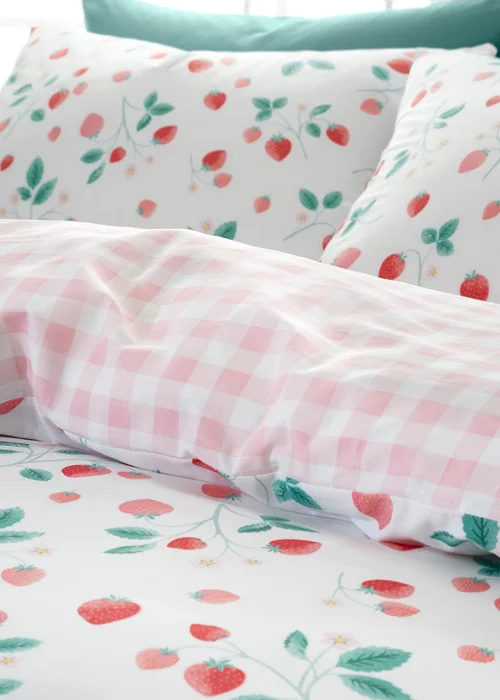 Catherine Lansfield Strawberry Garden Reversible Duvet Cover Set - Single Image 4