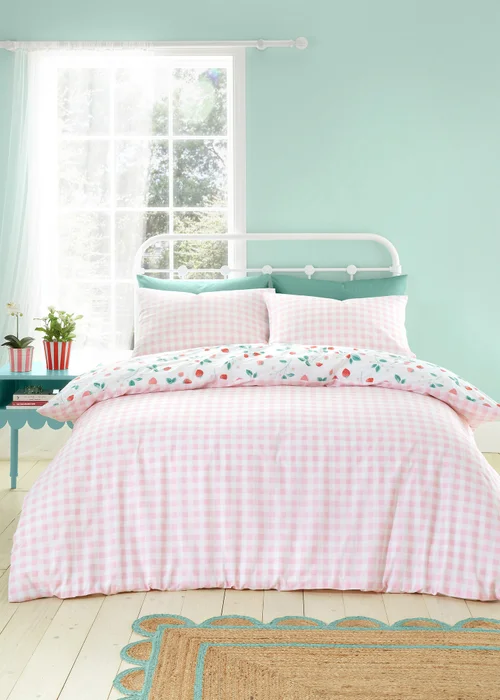 Catherine Lansfield Strawberry Garden Reversible Duvet Cover Set - Single Image 2