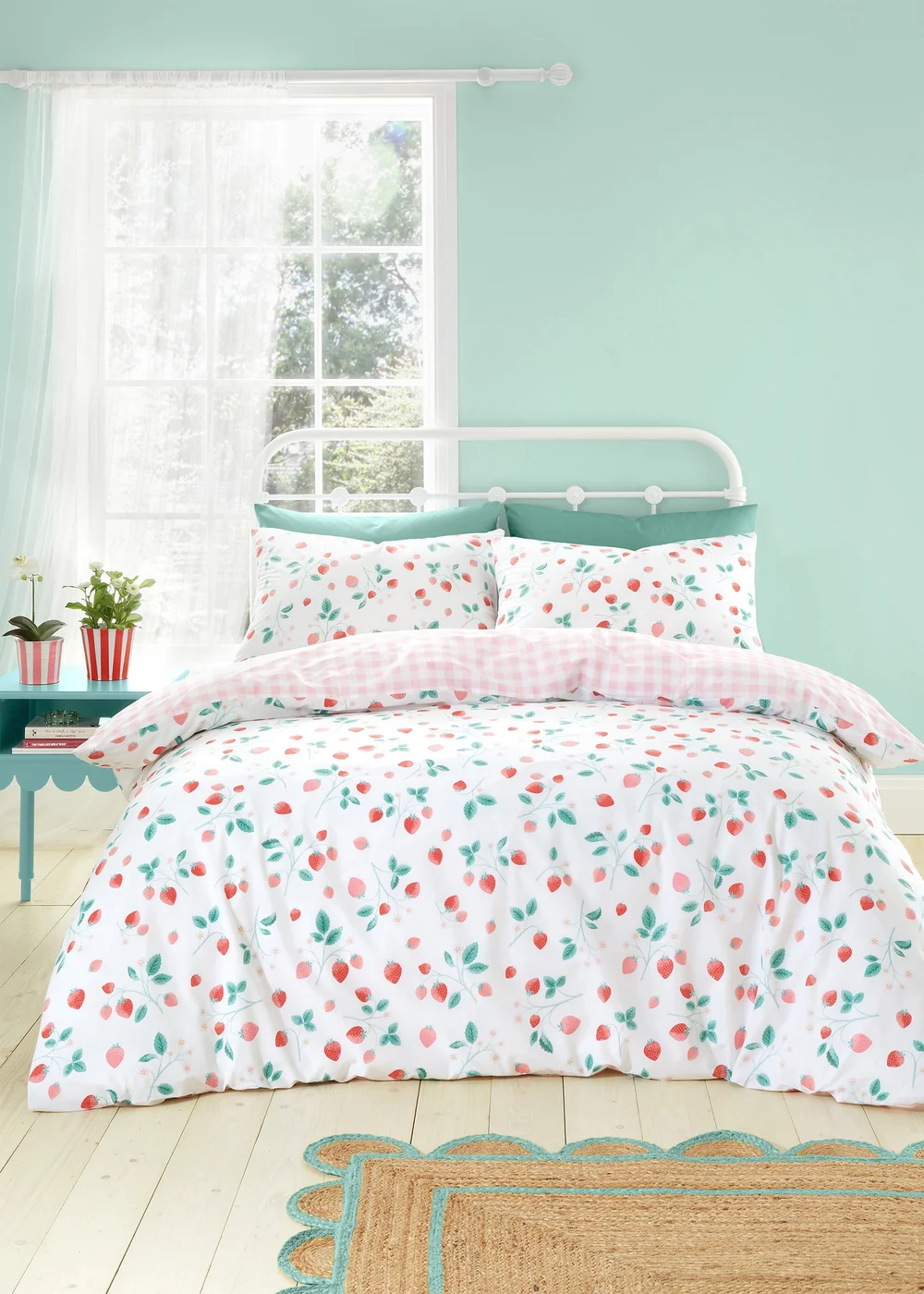 Catherine Lansfield Strawberry Garden Reversible Duvet Cover Set - Single Image 1