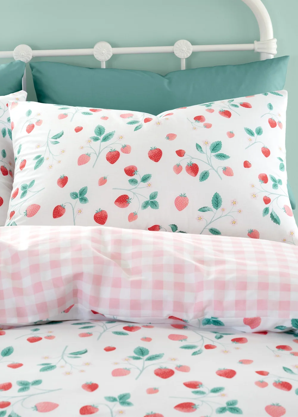 Catherine Lansfield Strawberry Garden Reversible Duvet Cover Set - Single Image 3