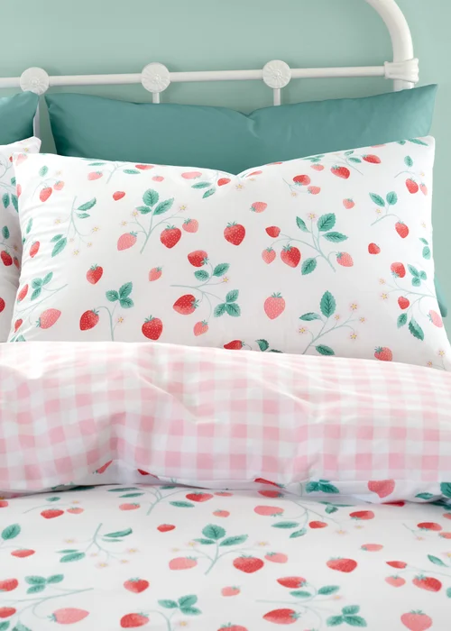 Catherine Lansfield Strawberry Garden Reversible Duvet Cover Set - Single Image 3