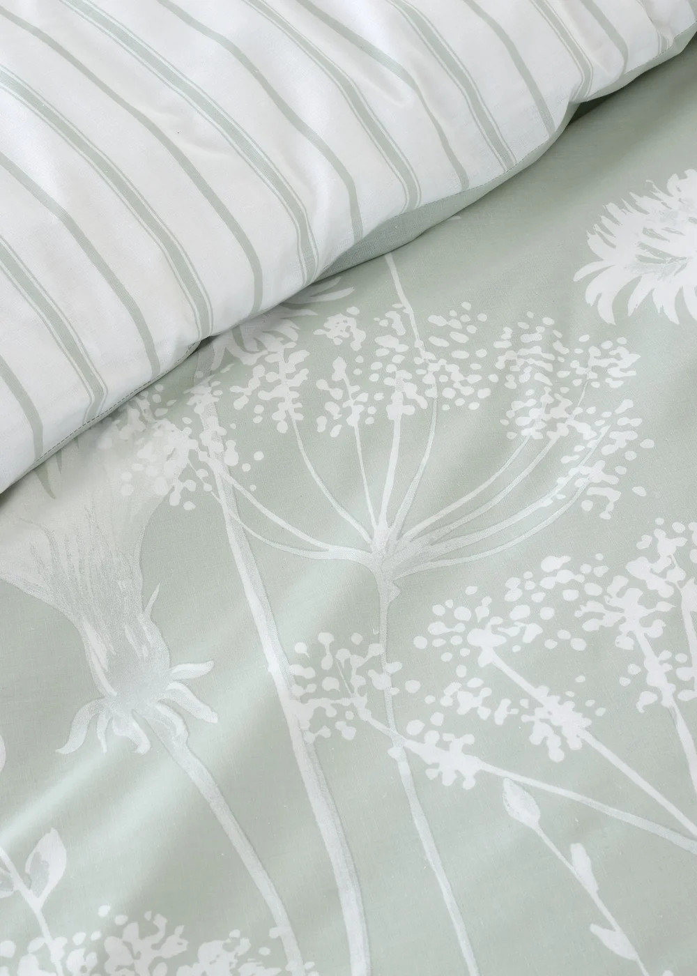 Catherine Lansfield Meadowsweet Floral Reversible Duvet Cover Set Green - Single Image 3