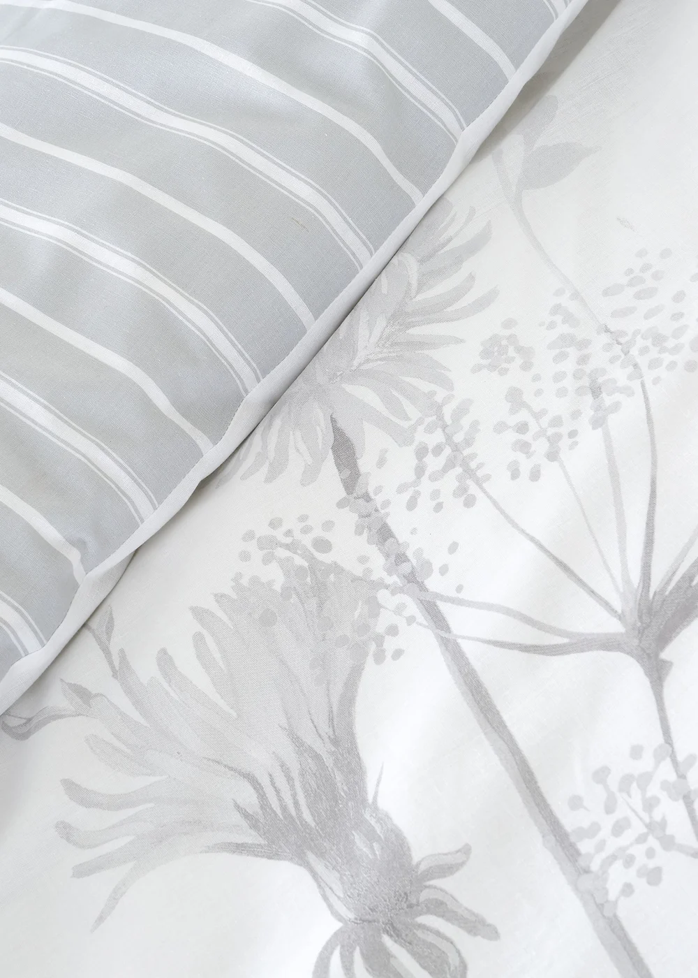 Catherine Lansfield Meadowsweet Floral Reversible Duvet Cover Set White Grey - Single Image 3