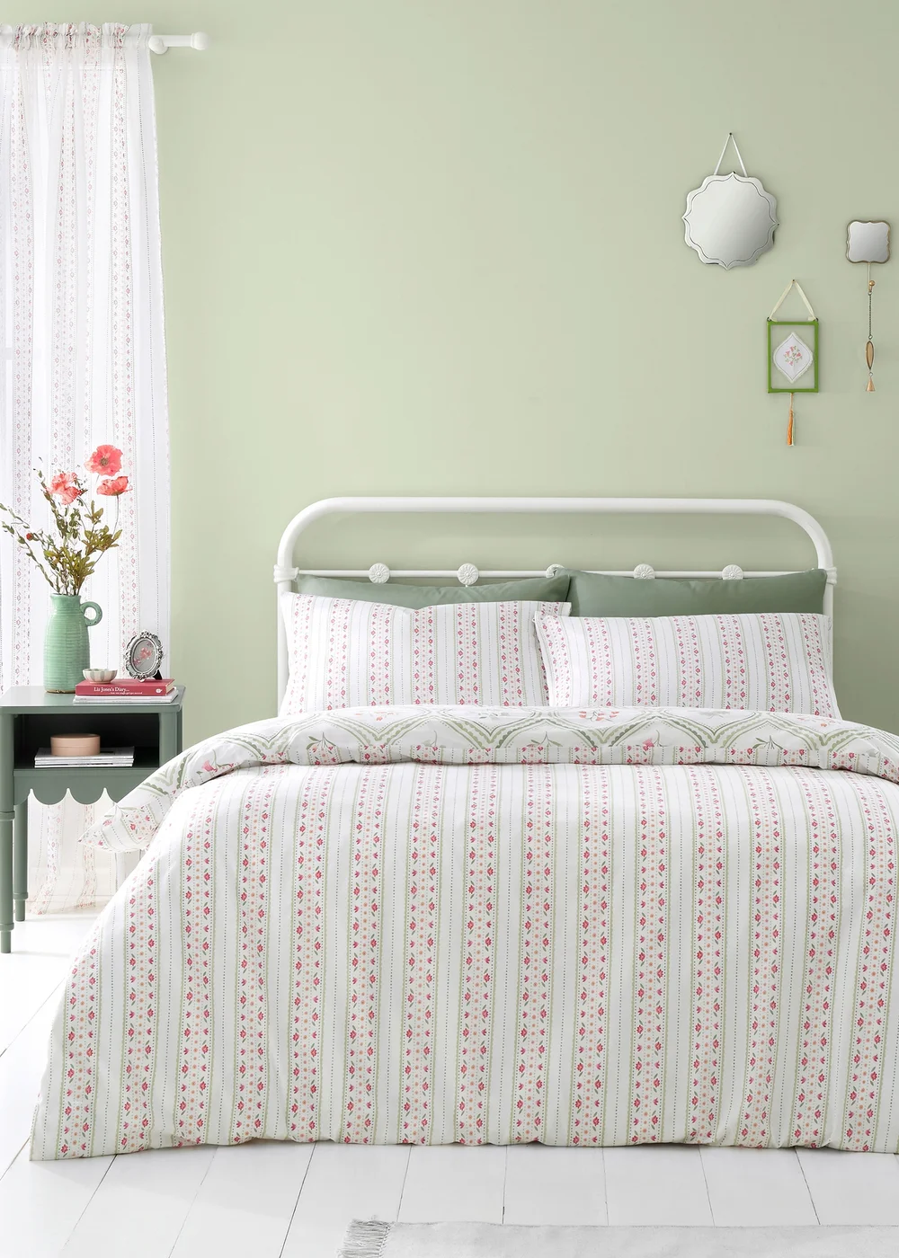 Catherine Lansfield Cameo Floral Reversible Duvet Cover Set - Single Image 2