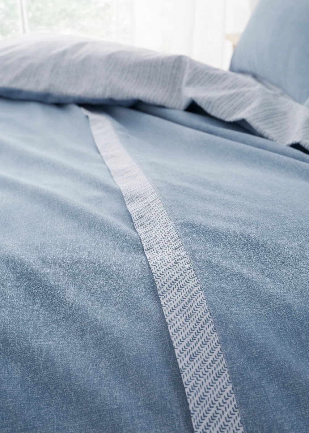 Catherine Lansfield Oslo Textured Trim Duvet Cover Set - Single Image 3