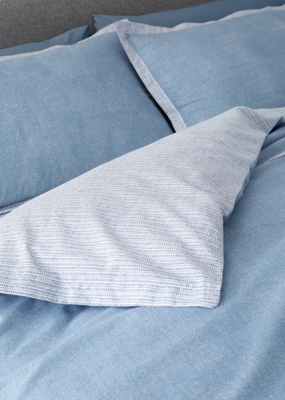Catherine Lansfield Oslo Textured Trim Duvet Cover Set - Single Image 4