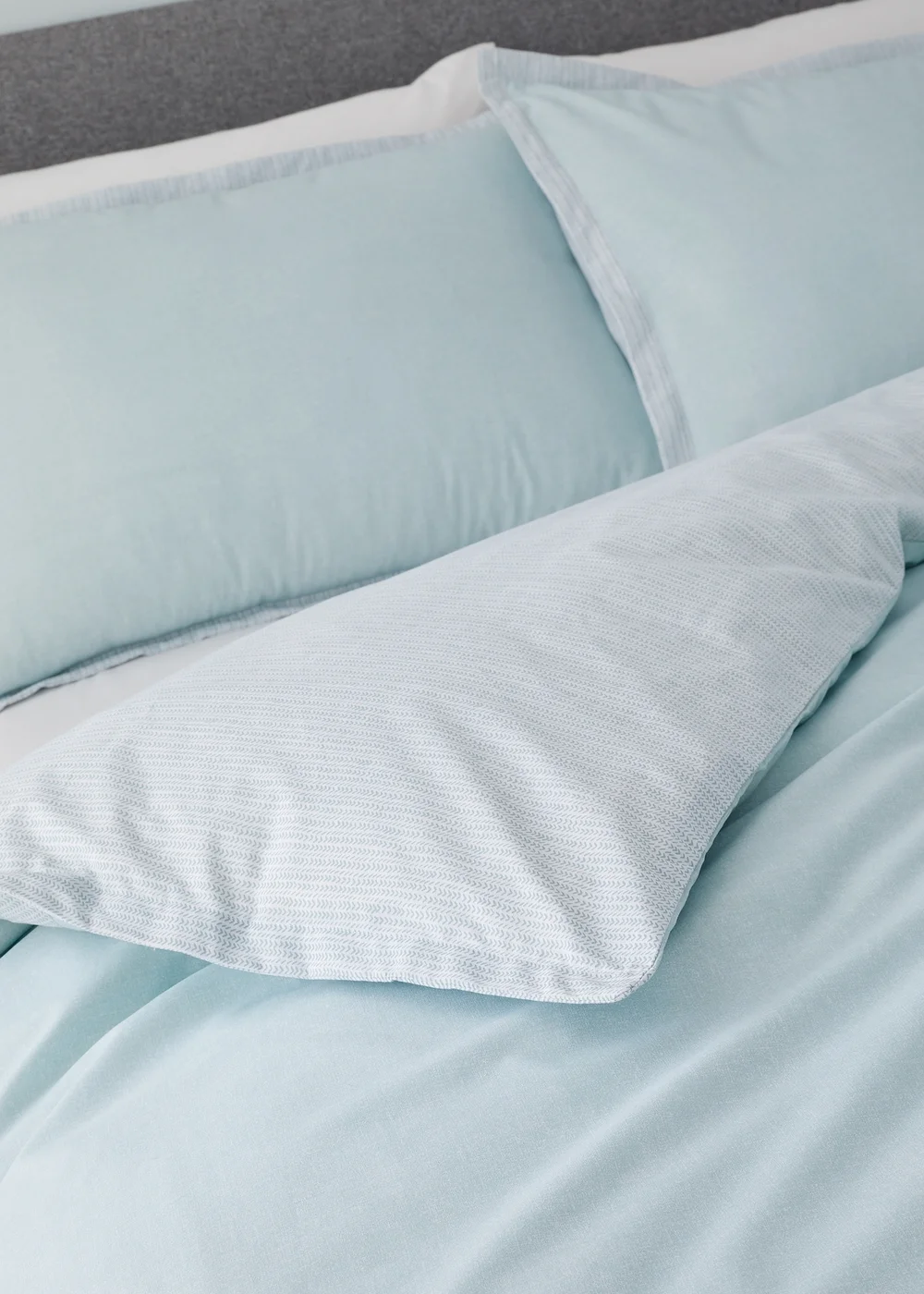 Catherine Lansfield Oslo Textured Trim Duvet Cover - Single Image 3