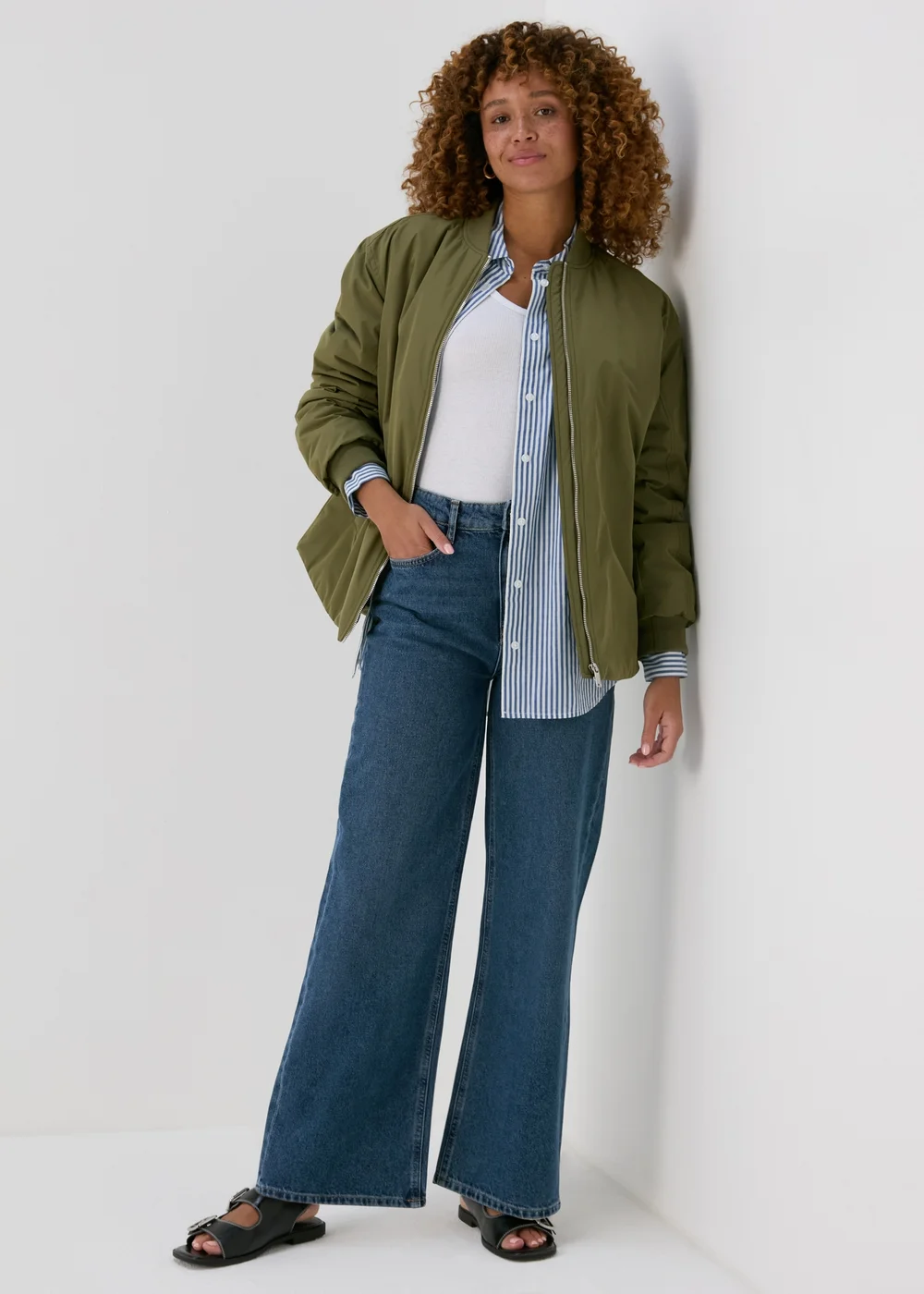 Mid Wash Wide Leg Jeans - 8/L29 Image 4