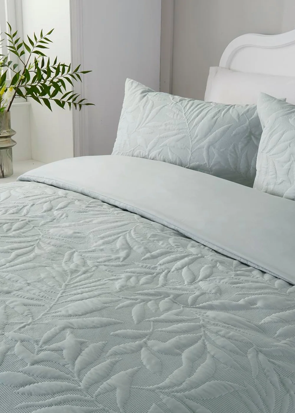 Serene Luana Soft Touch Green Duvet Cover Set - Single Image 3