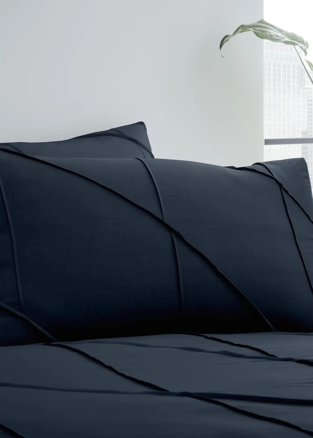 Serene Dart Navy Duvet Cover Set - Single Image 3