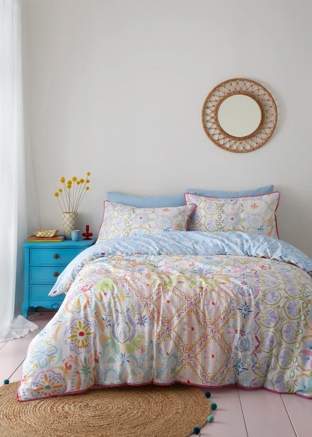 Appletree Style Casablanca Reversible White Duvet Cover Set - Single Image 1