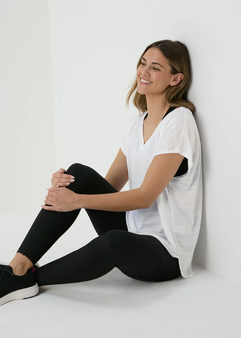 Souluxe V Neck White T Shirt - S Image 4
